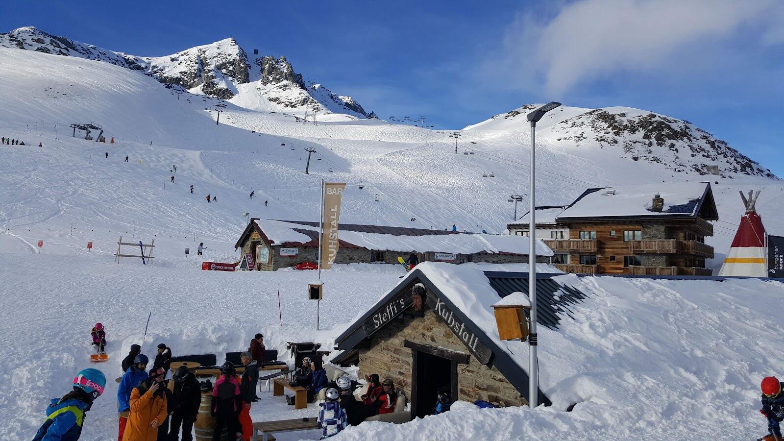 A gentle sunny piste in the Aletsch Arena with glacier views
