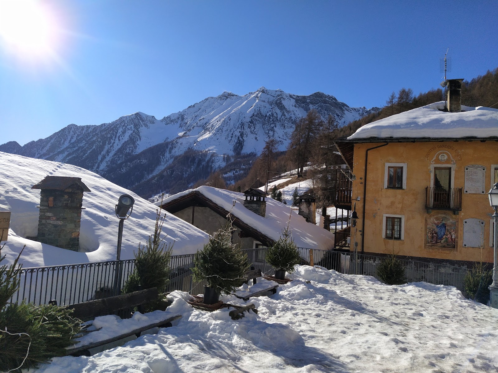 The sunny hamlet of Antagnod with Monte Rosa views in the Val d'Ayas