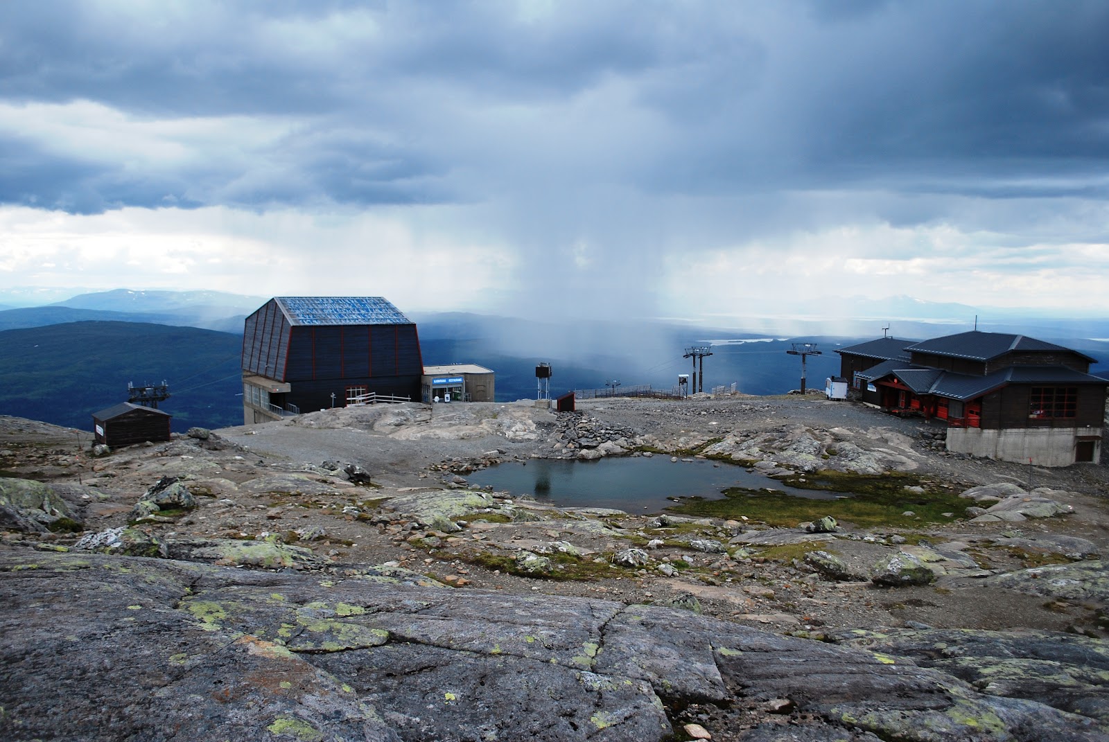 A floodlit piste and lively apres terrace at Are