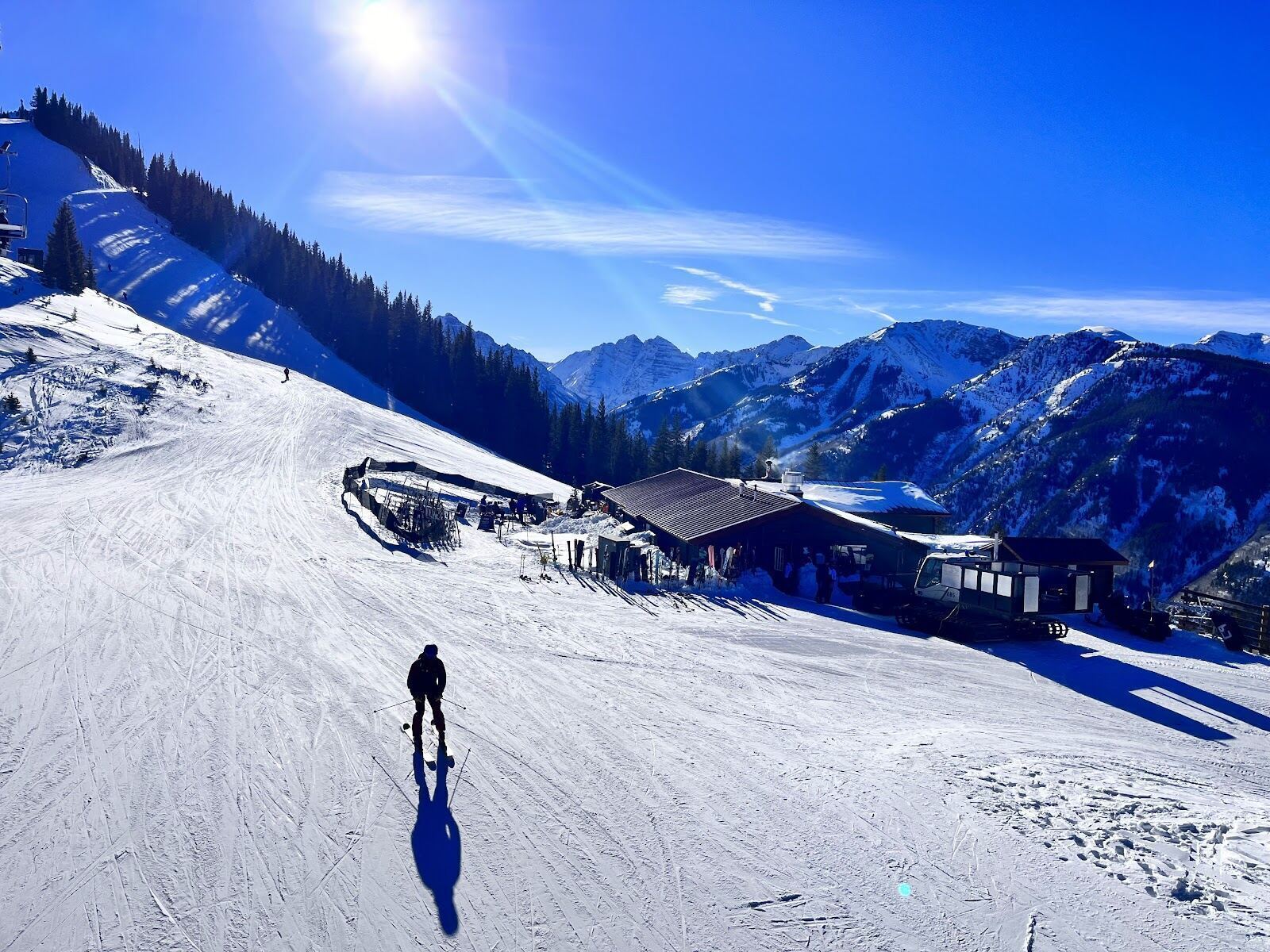 The town of Aspen at the base of the mountain in winter