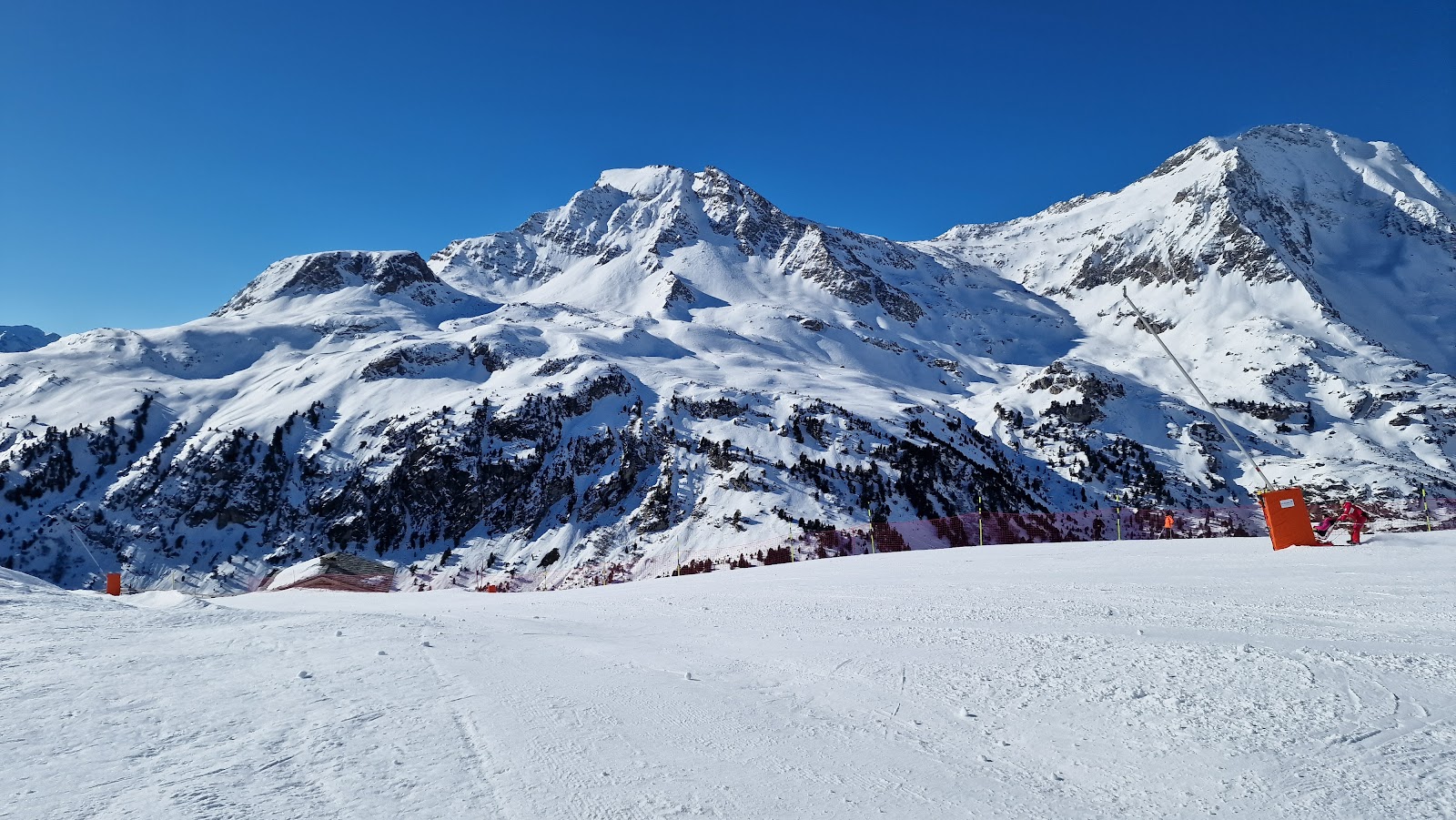 The south facing balcony and high peaks above Aussois
