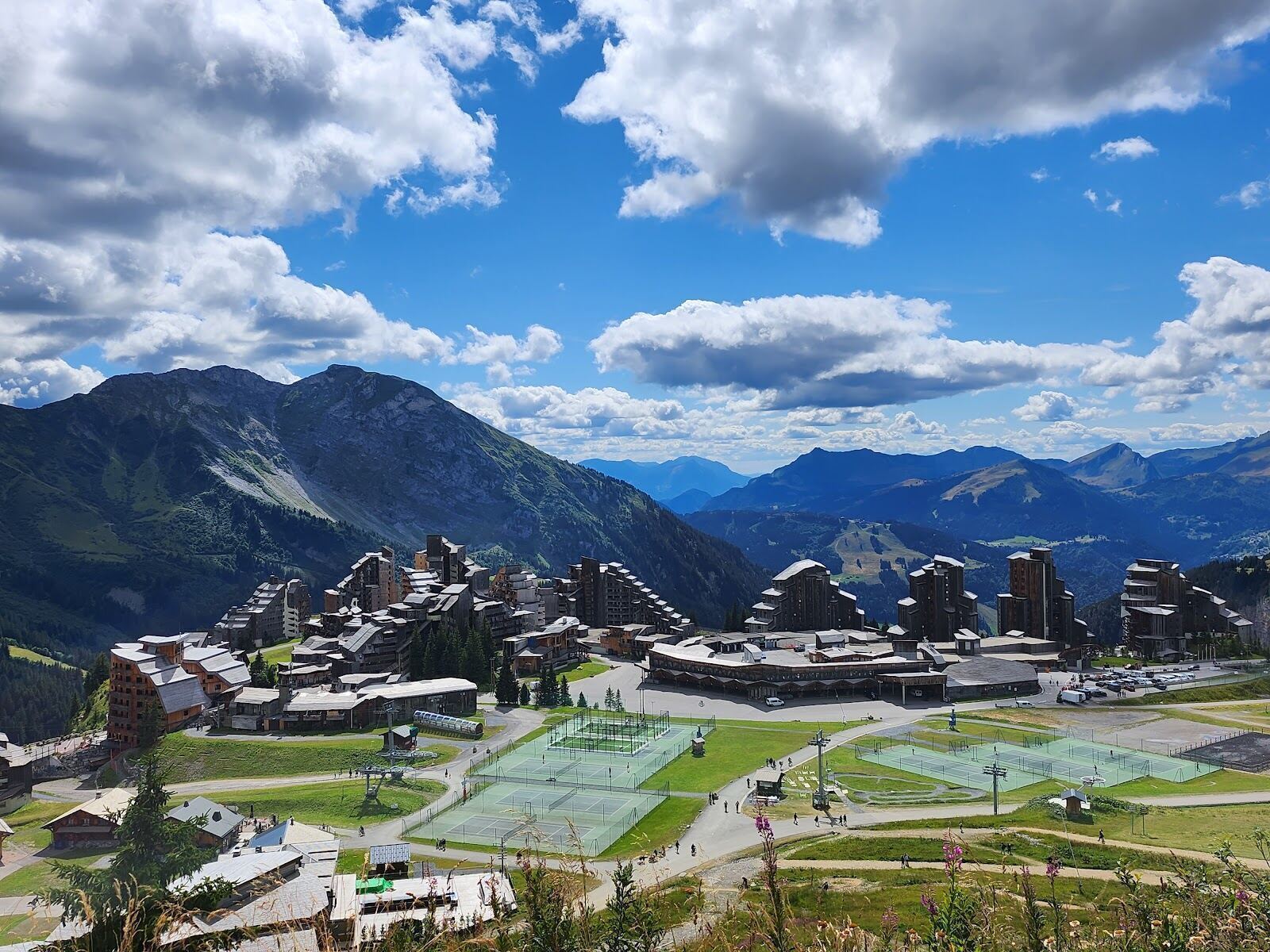 Wide pistes of the Portes du Soleil above Avoriaz on a clear day