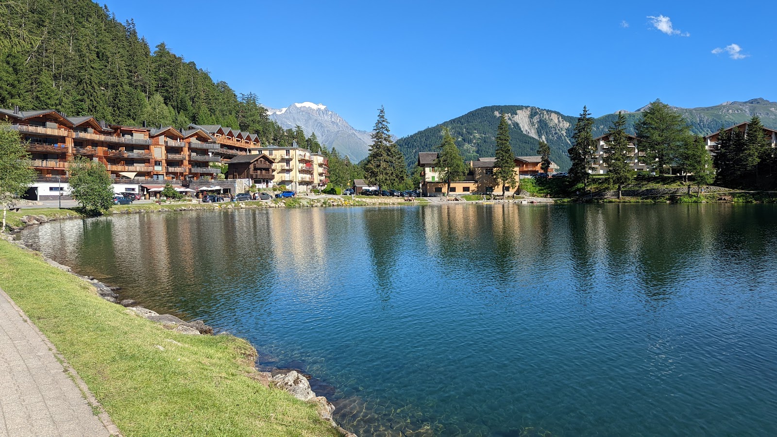 Quiet snow covered chalets in the lakeside village of Champex Lac