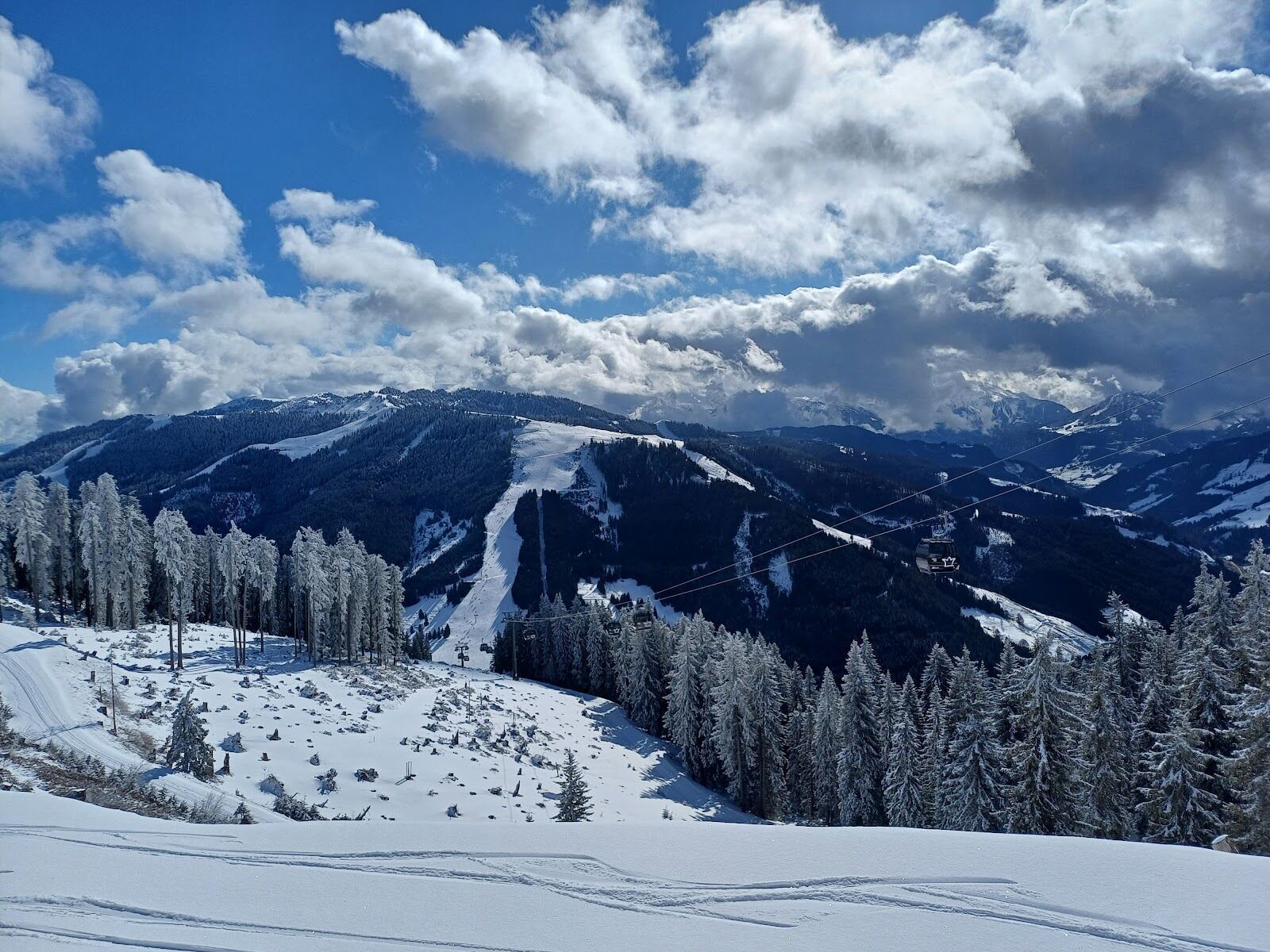 Long intermediate pistes of the Hochkonig area above Dienten with limestone peaks