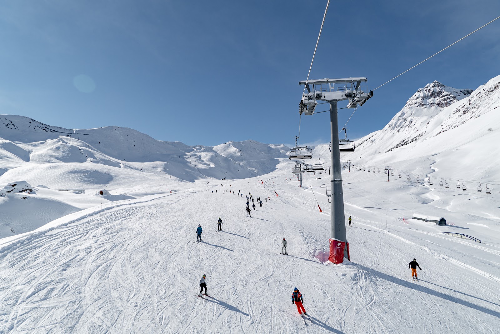 Open powder bowls and freeride terrain between the pistes at Formigal