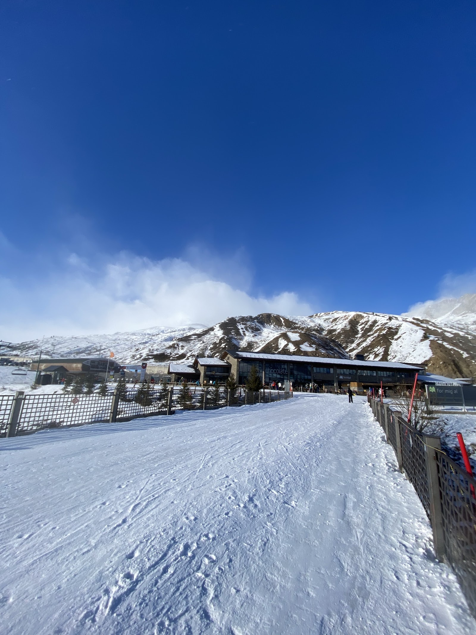 Snowy peaks and ridges above the Anayet valley at Formigal