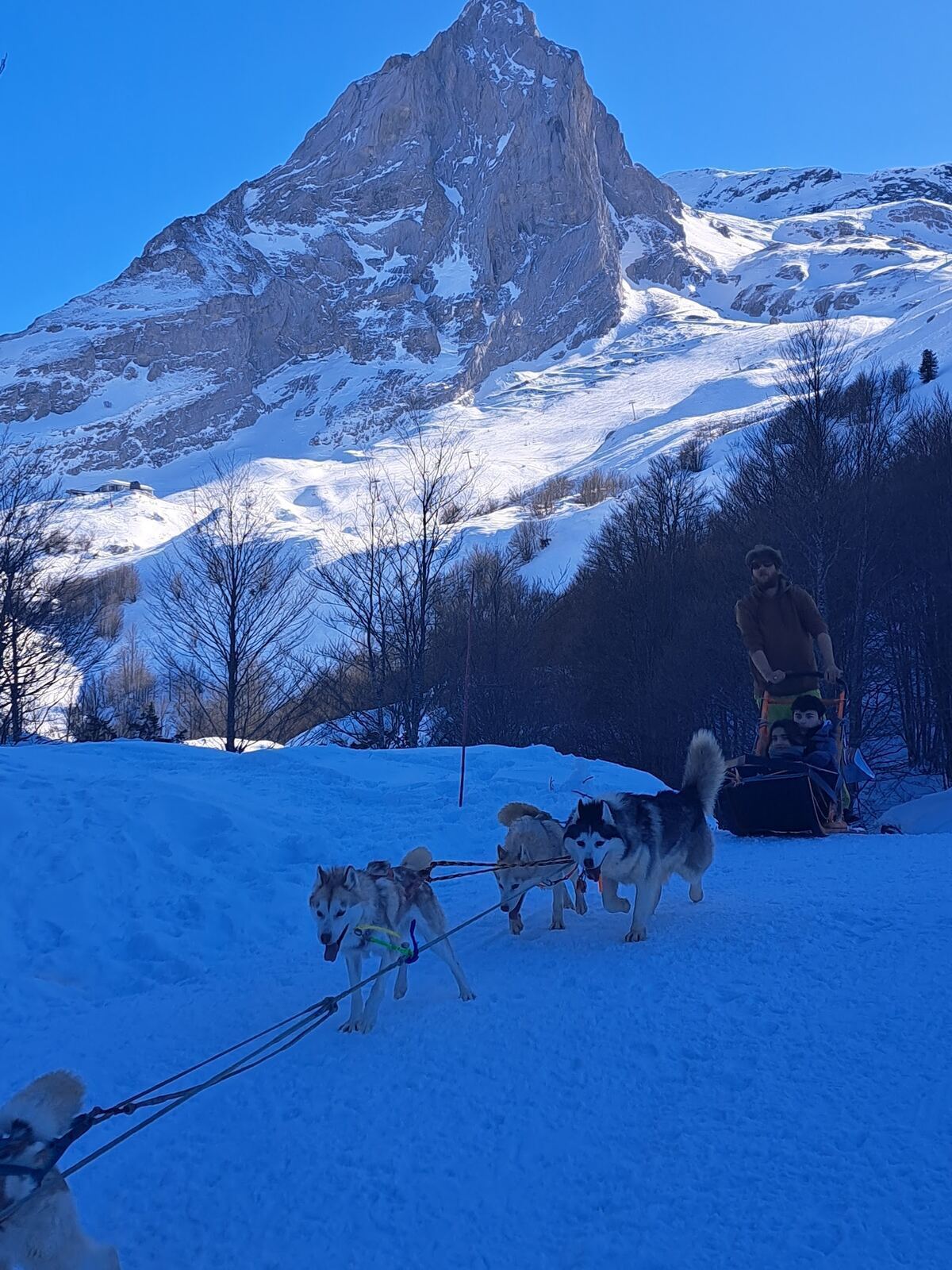 Snowy Pyrenean peaks ringing the Gourette bowl
