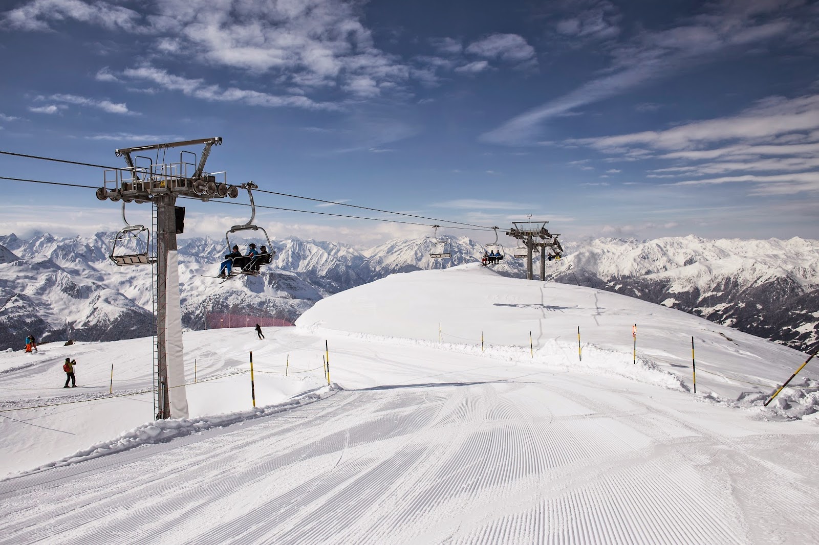 Wide gentle pistes on the Ahorn plateau above Mayrhofen and Hippach