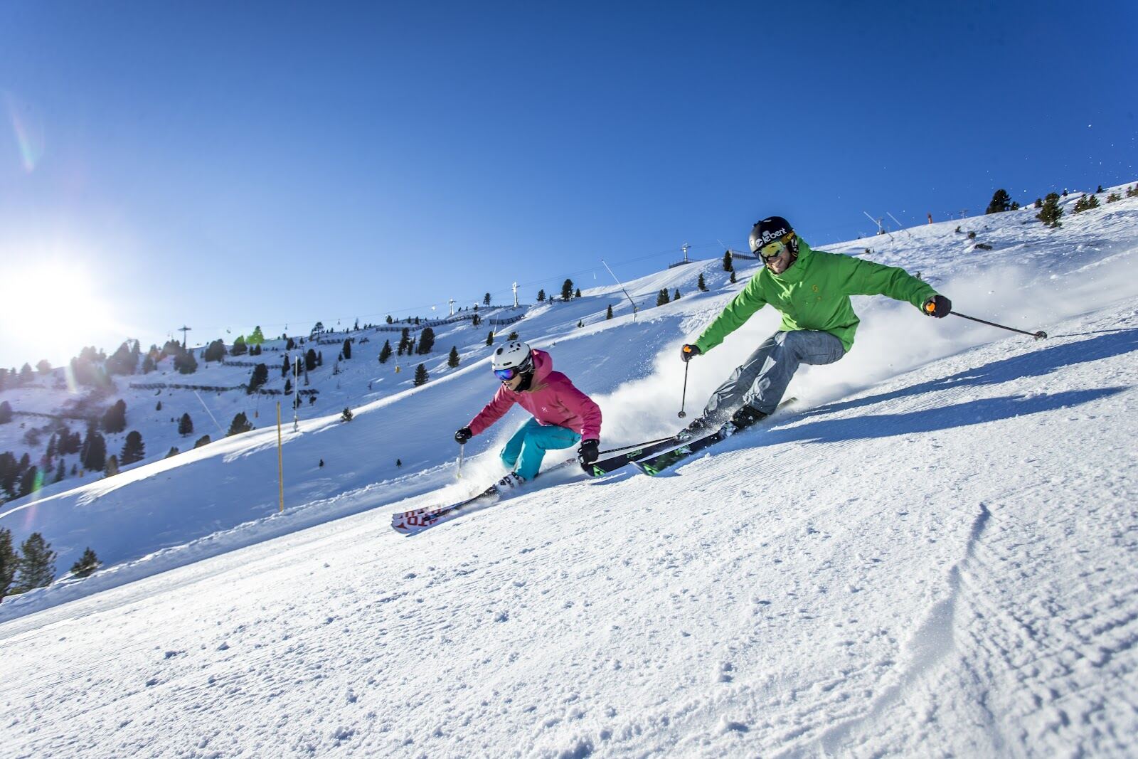 Skiers on a long red run toward the Hochfugen sector