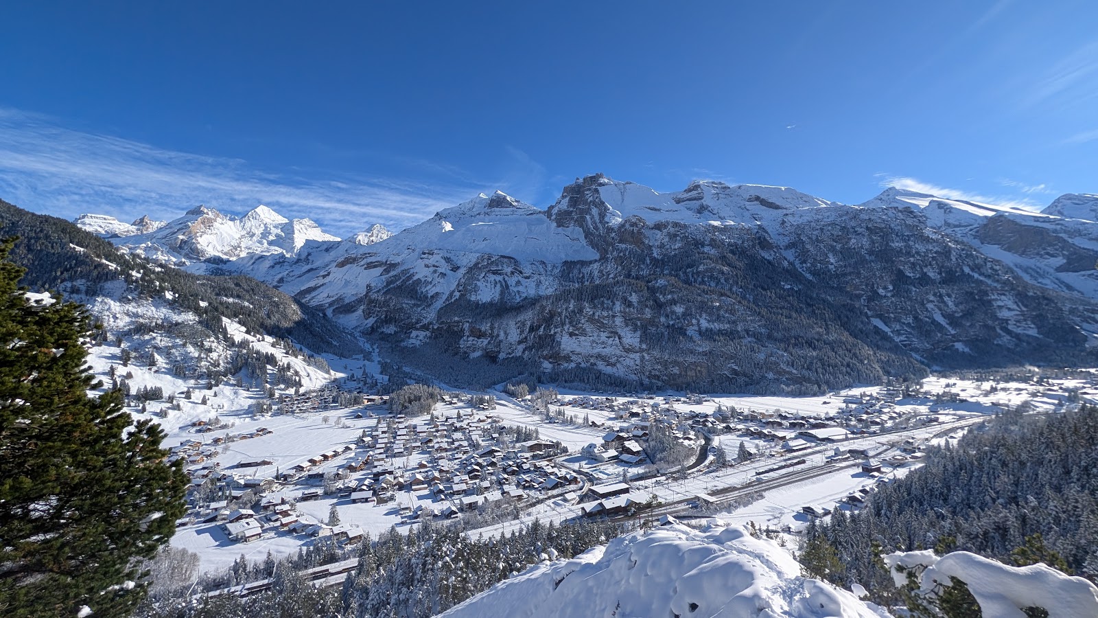 The frozen Oeschinensee ringed by peaks above Kandersteg