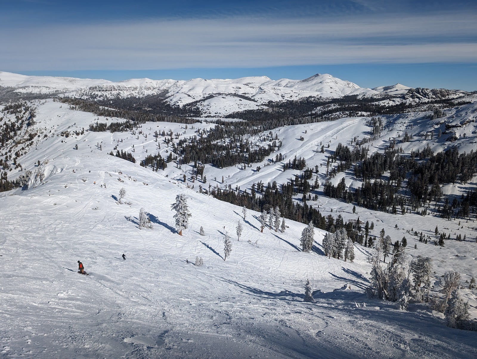 Snowy pistes and peaks at a Lake Tahoe ski resort