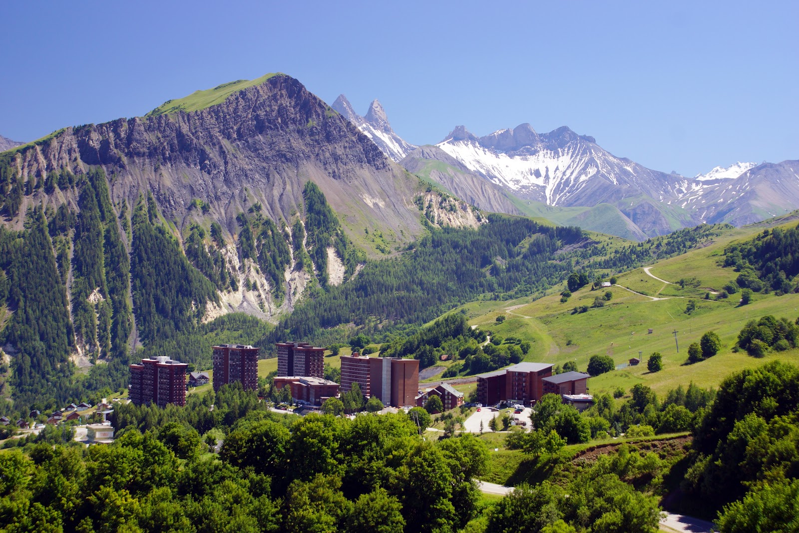 Ski in ski out apartment buildings at Le Corbier