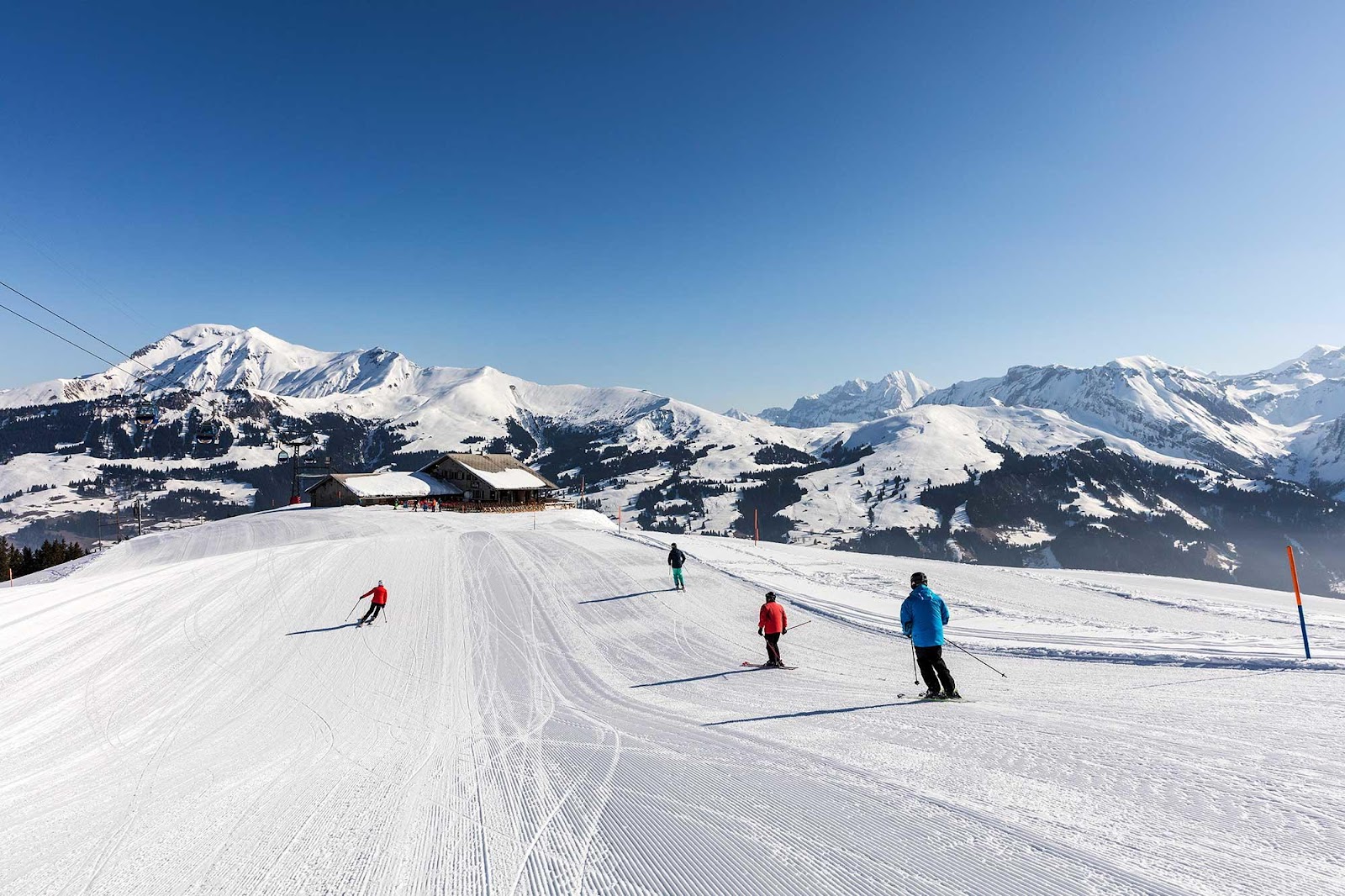 Groomed pistes and chairlifts in the Adelboden Lenk ski area