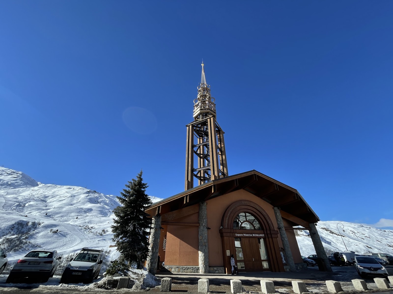 Apartments and slopes running together in the heart of Les Menuires