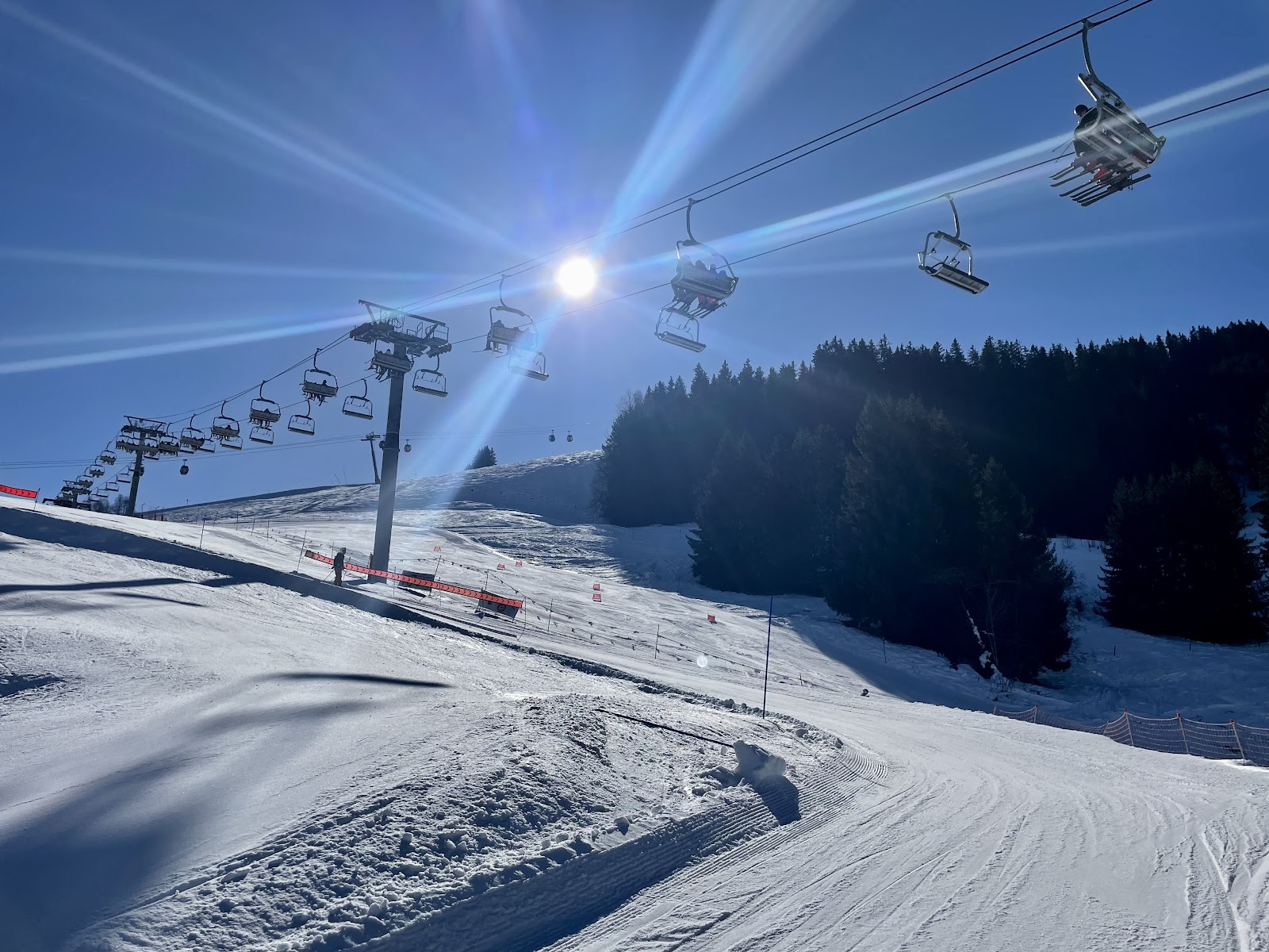 Skiers on wide easy slopes in the Evasion Mont Blanc area