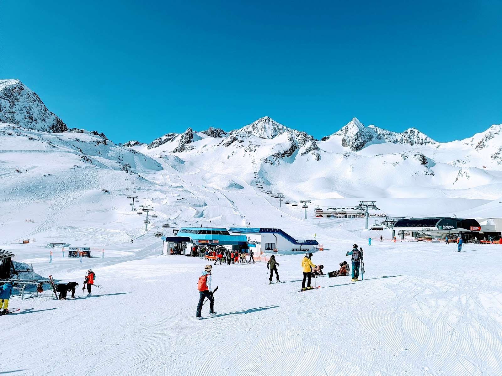 Wide glacier pistes on the Stubai Glacier above Neustift under blue sky