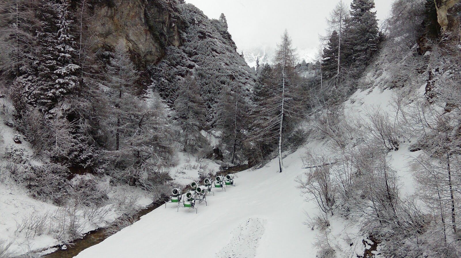 Deep fresh snow on the open slopes above Obertauern