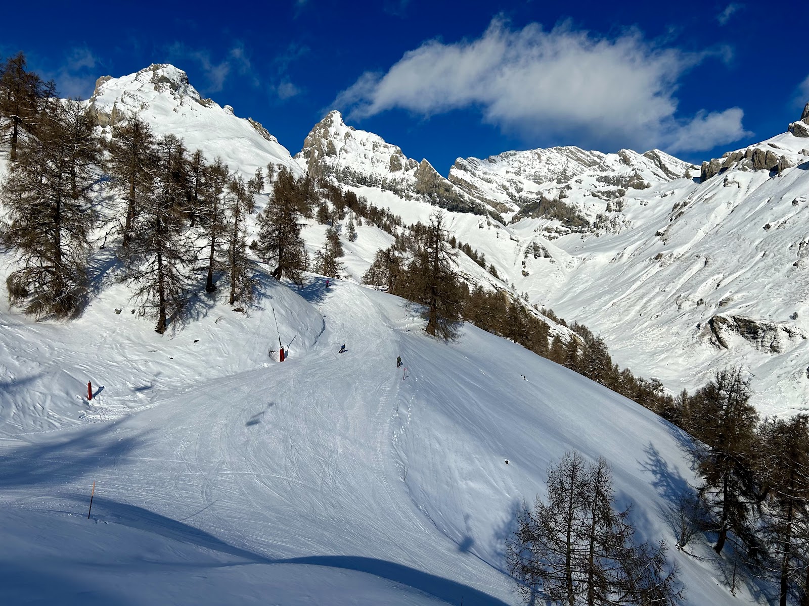 Gentle south facing pistes above Ovronnaz in Valais