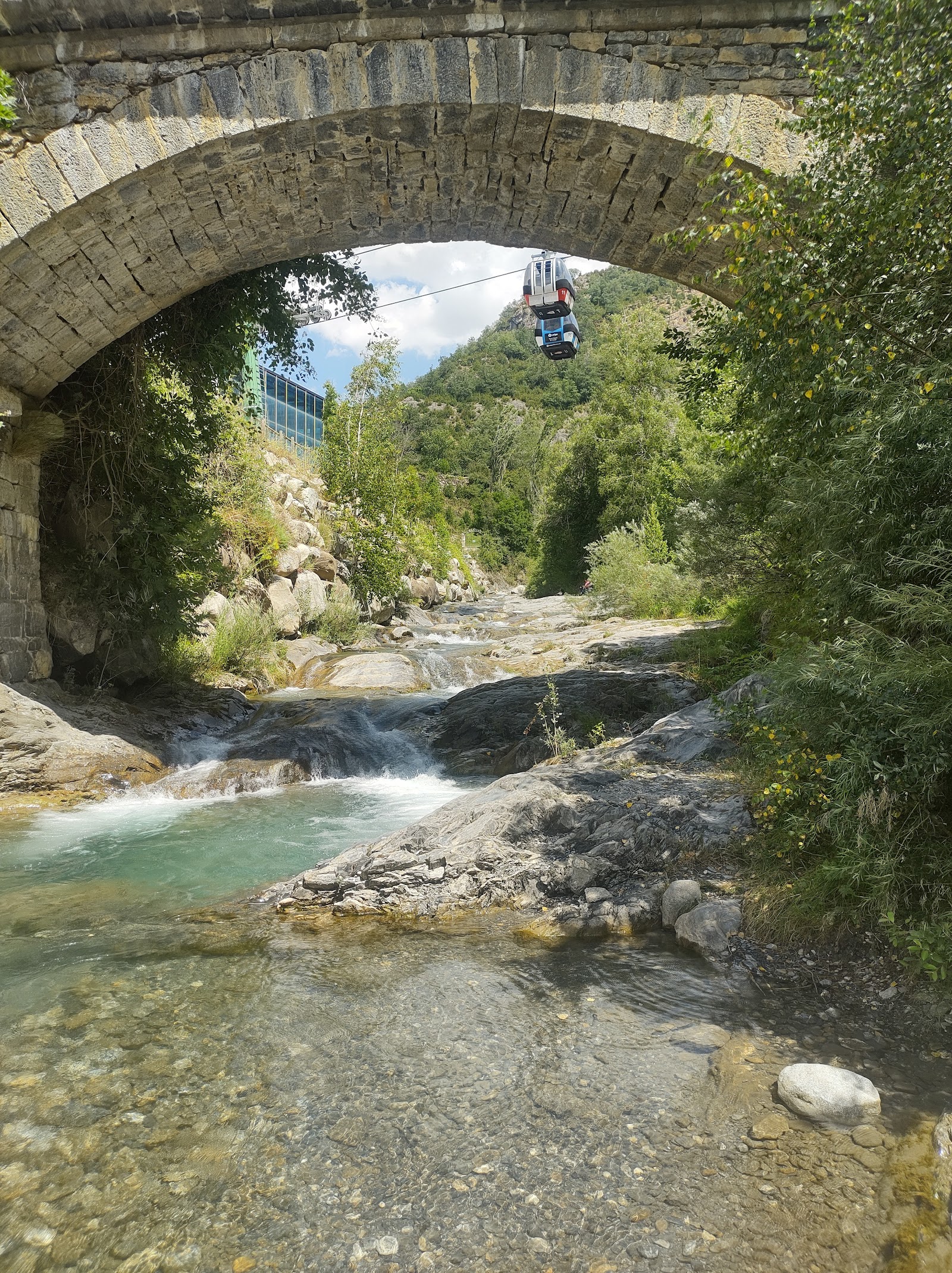 Quiet intermediate cruising runs at Panticosa
