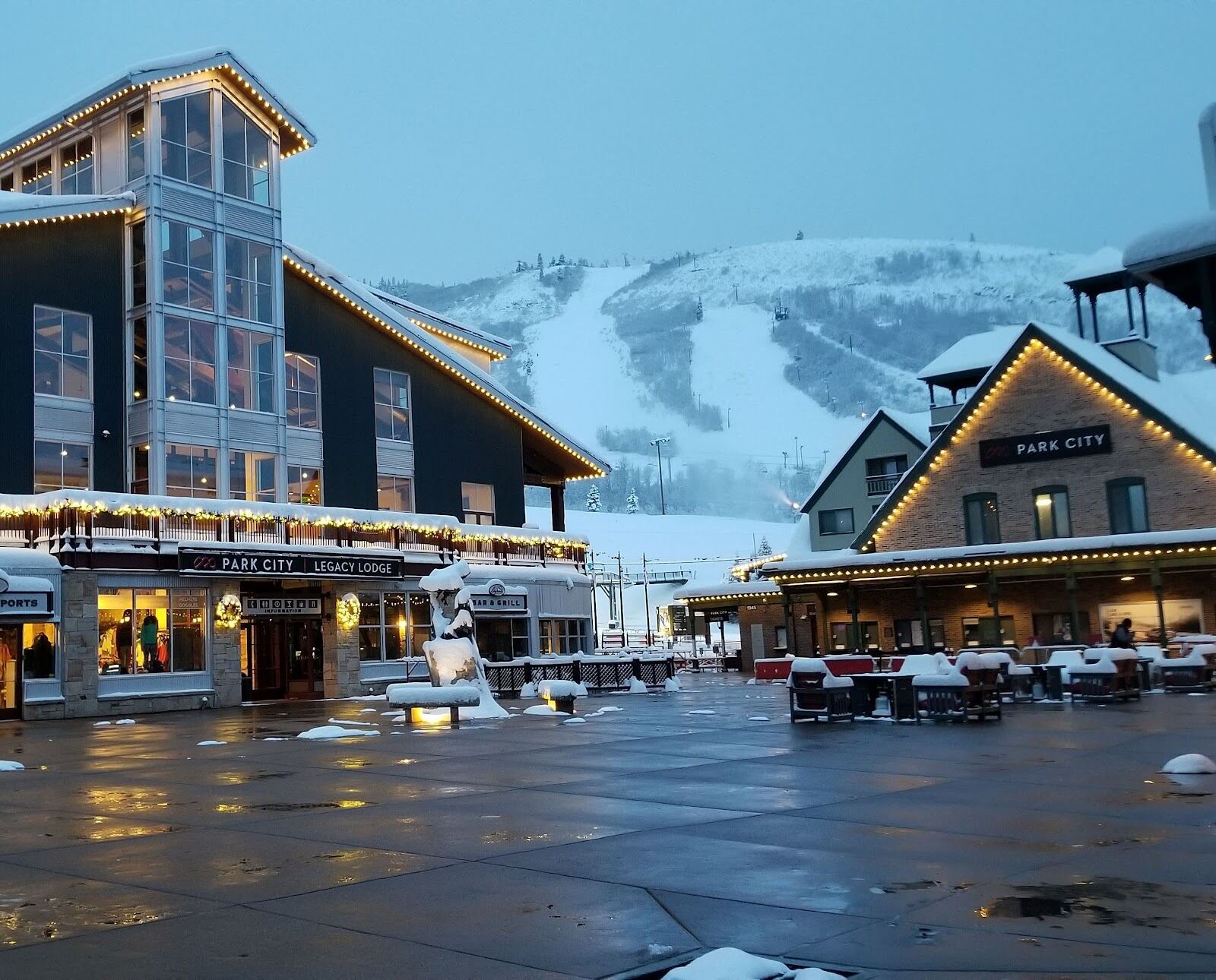 A gondola linking the Park City and Canyons bases across the mountain