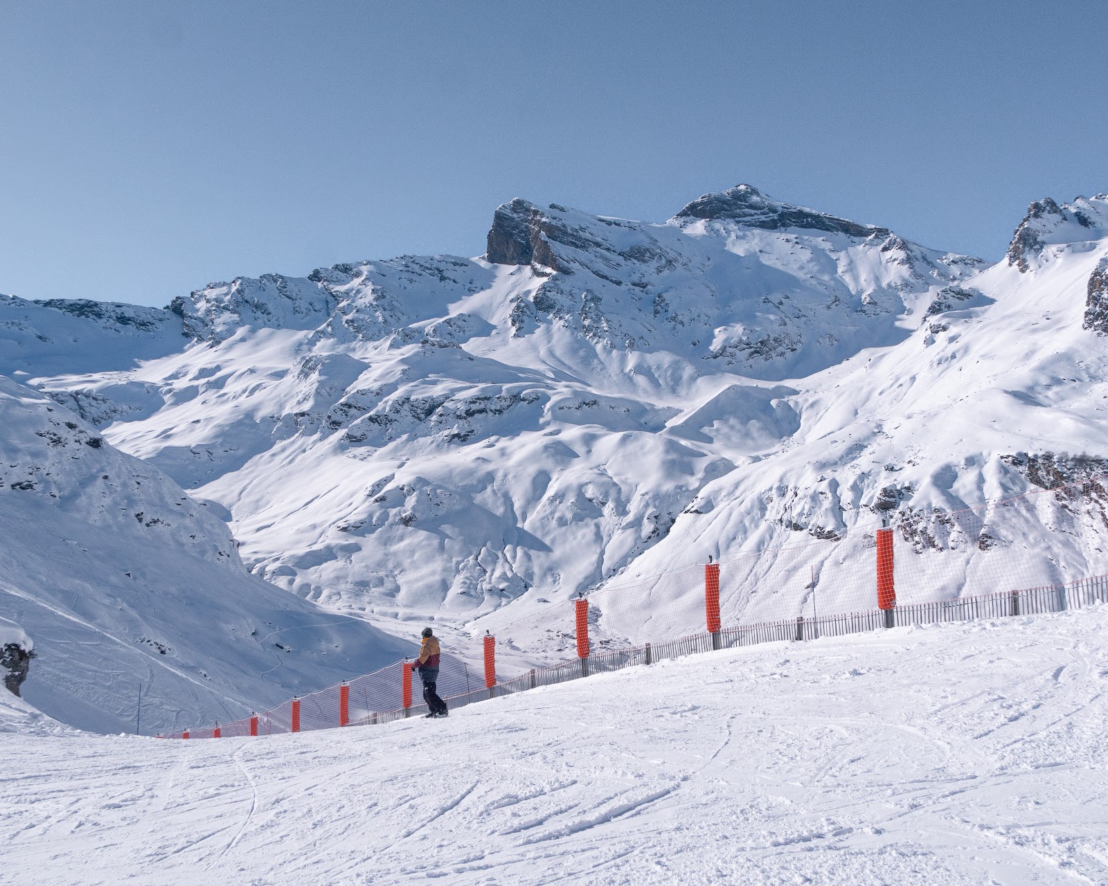 High snowy pistes above the base at Piau Engaly