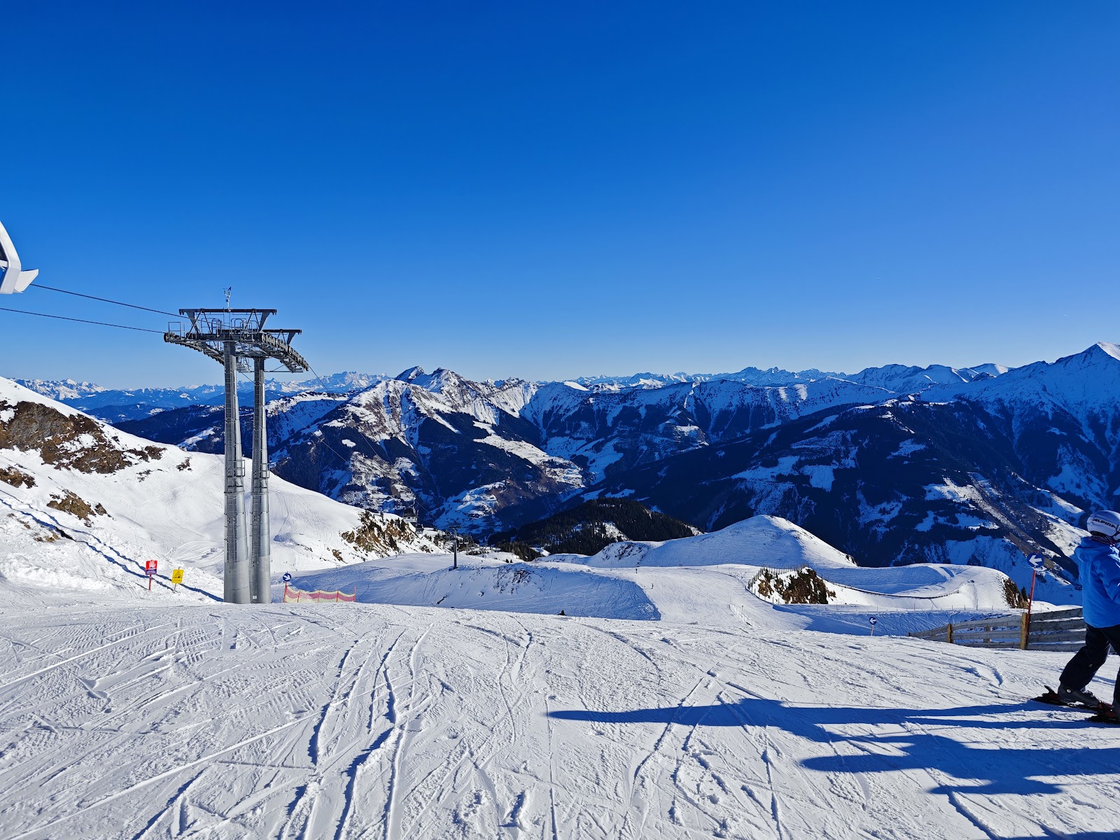 Quiet sunny pistes on the Hochalm above the Rauris valley
