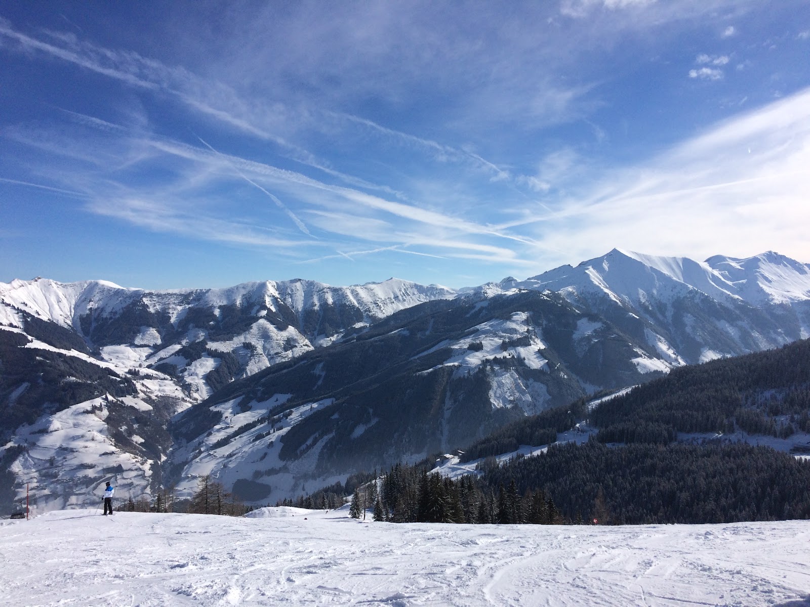 A snowy mountain road leading up the Rauris valley in winter