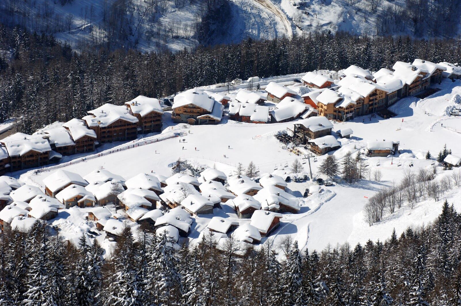 Quiet pistes and powder fields above Sainte Foy Tarentaise