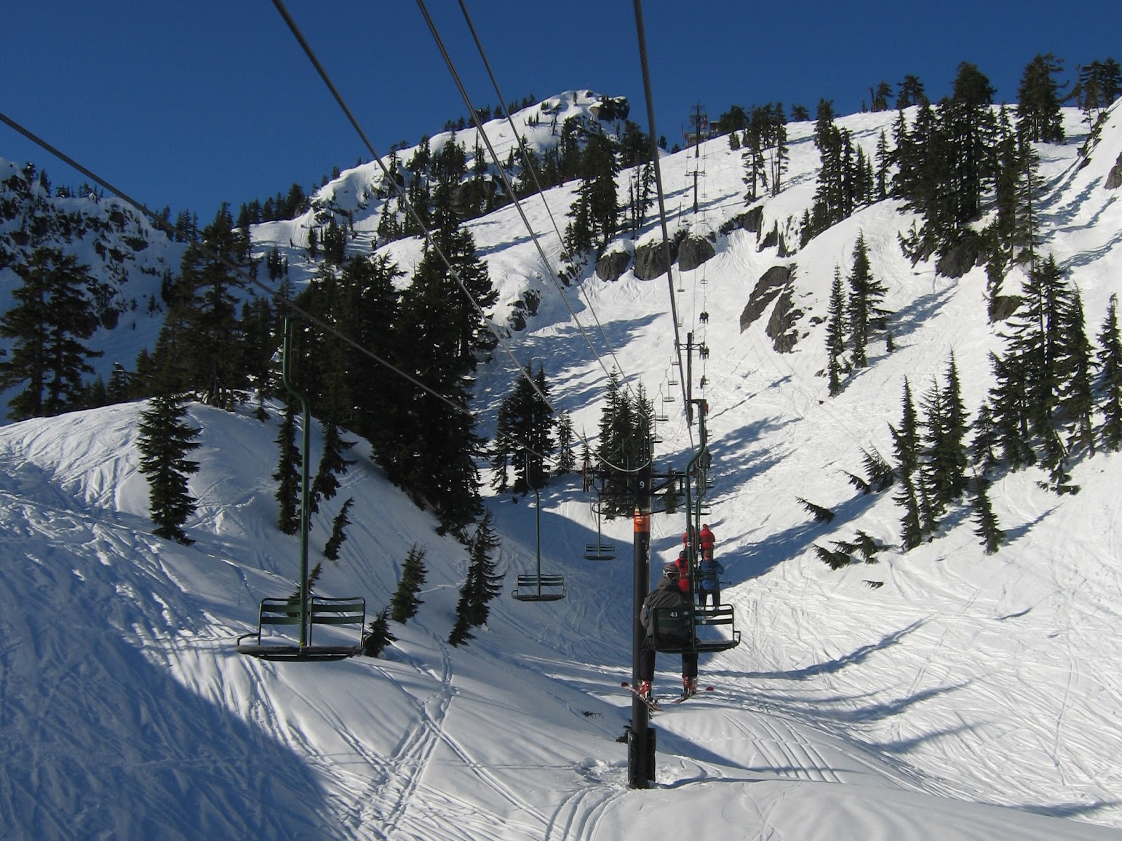 Gentle wide beginner slopes busy with learners at Snoqualmie Washington