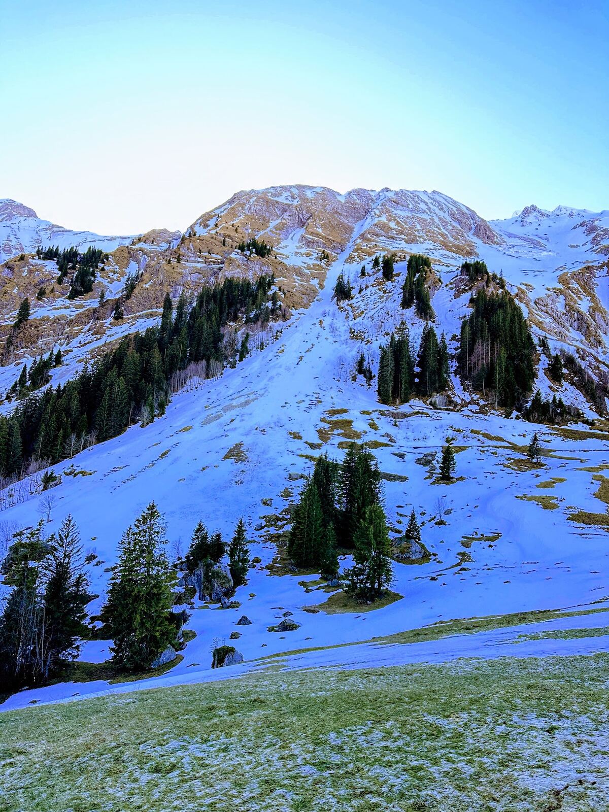 The quiet village of Sorenberg in the Entlebuch under snow