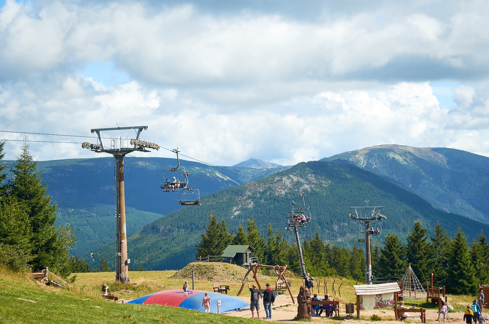 Ski runs and chairlifts on Medvedin above Spindleruv Mlyn