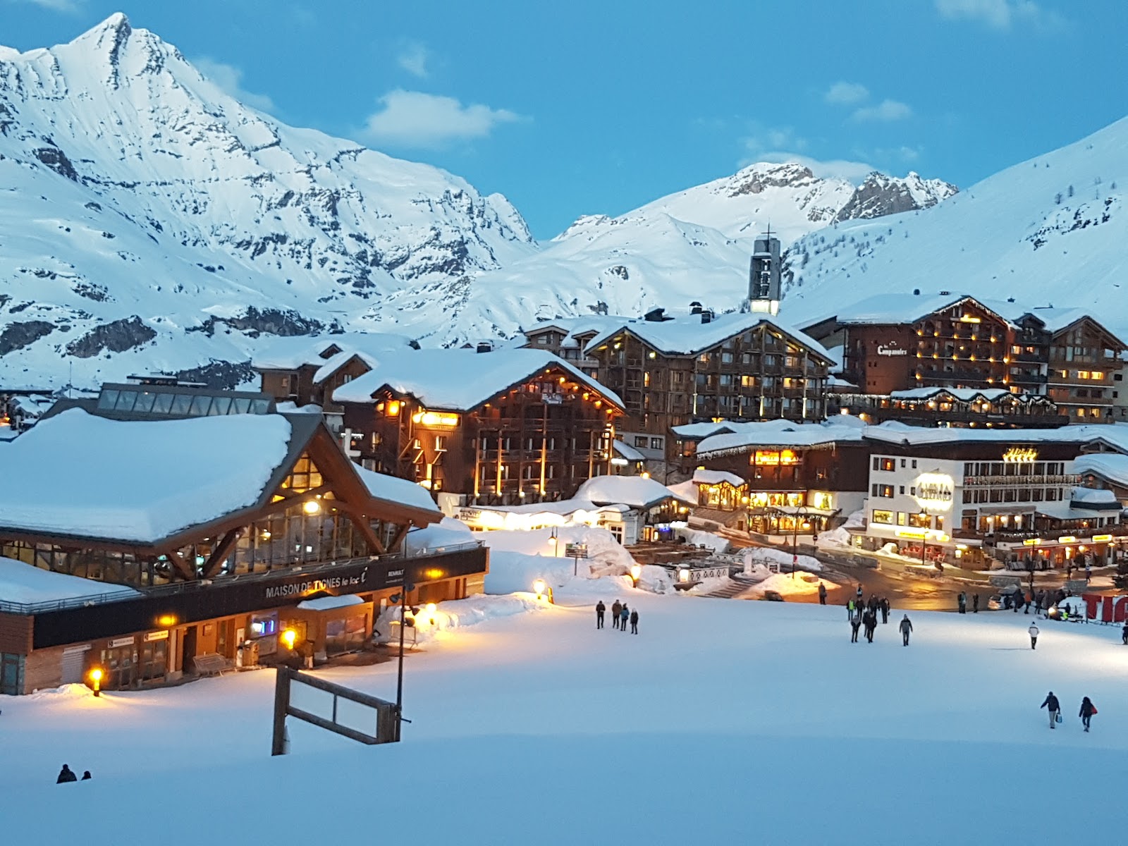 High snowy peaks ringing the Espace Killy around Tignes
