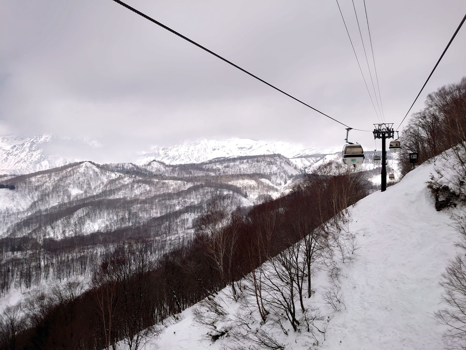Snowy peaks above Tsugaike Kogen in Nagano