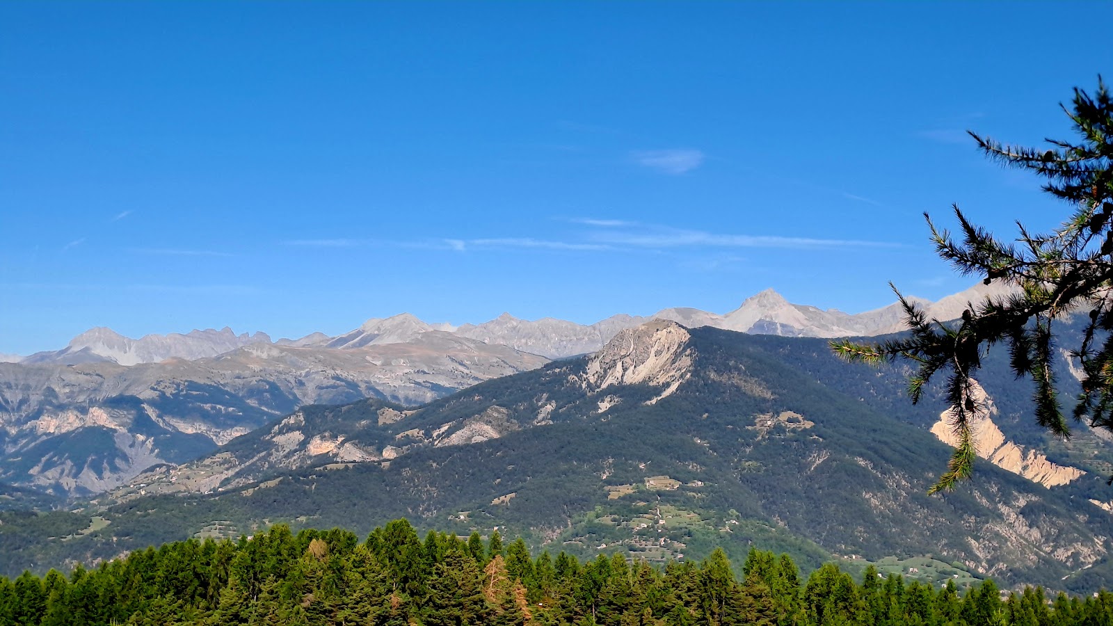 The sunny mountain village of Valberg under snow